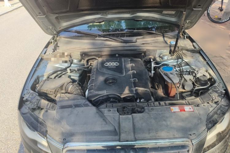 Used Audi A4L 2011 2.0 TFSI Comfort Model Engine Bay