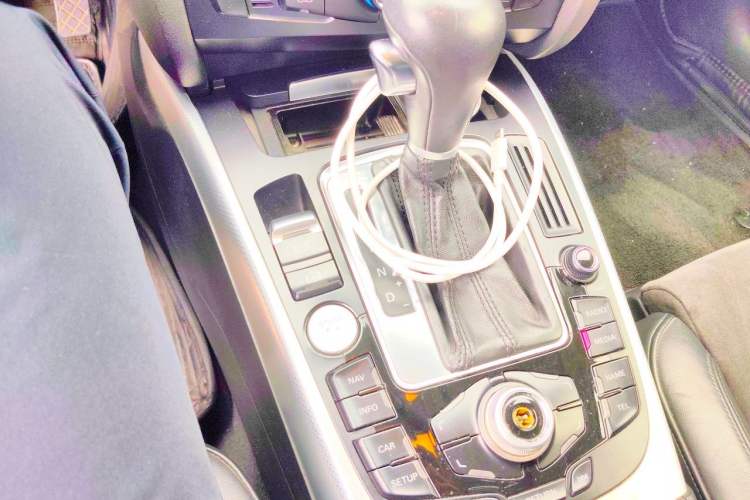 Used Audi A4L 2011 2.0 TFSI Sport Edition Gear Lever