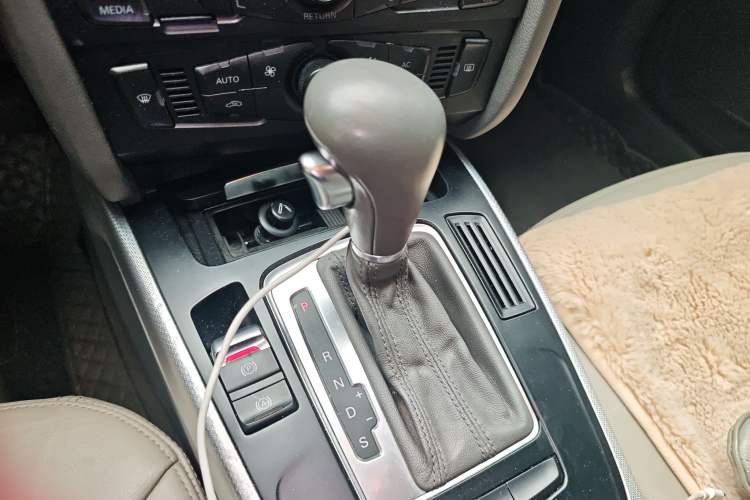 Used Audi A4L 2011 2.0 TFSI Comfort Model Gear Lever
