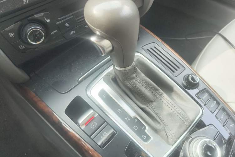 Used Audi A4L 2011 2.0 TFSI Technology Edition Gear Lever