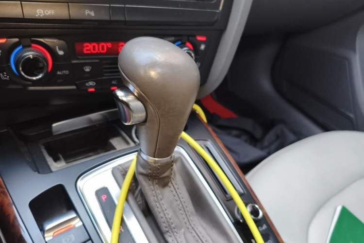 Used Audi A4L 2011 2.0 TFSI Technology Edition Gear Lever