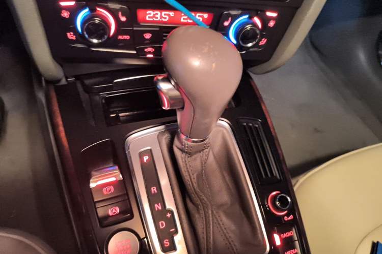 Used Audi A4L 2011 2.0 TFSI Luxury Model Gear Lever