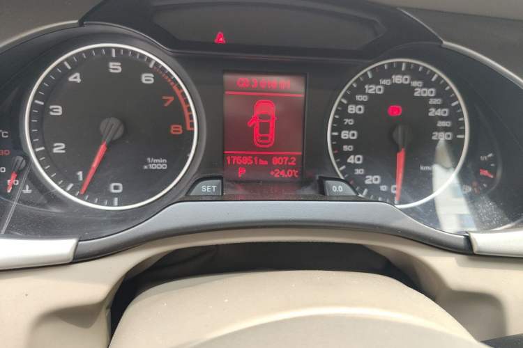 Used Audi A4L 2011 2.0 TFSI Comfort Model Odometer Close Up