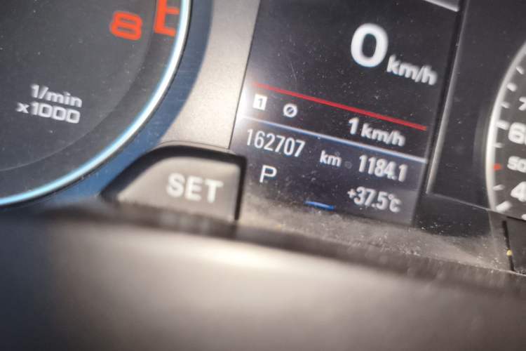 Used Audi A4L 2011 2.0 TFSI Technology Edition Odometer Close Up