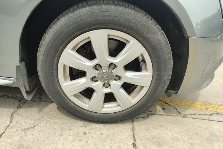 Used Audi A4L 2011 2.0 TFSI Comfort Model Right Front Wheel Hub