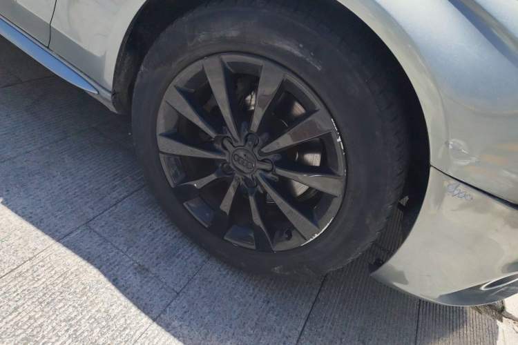 Used Audi A4L 2011 2.0 TFSI Comfort Model Right Front Wheel Hub
