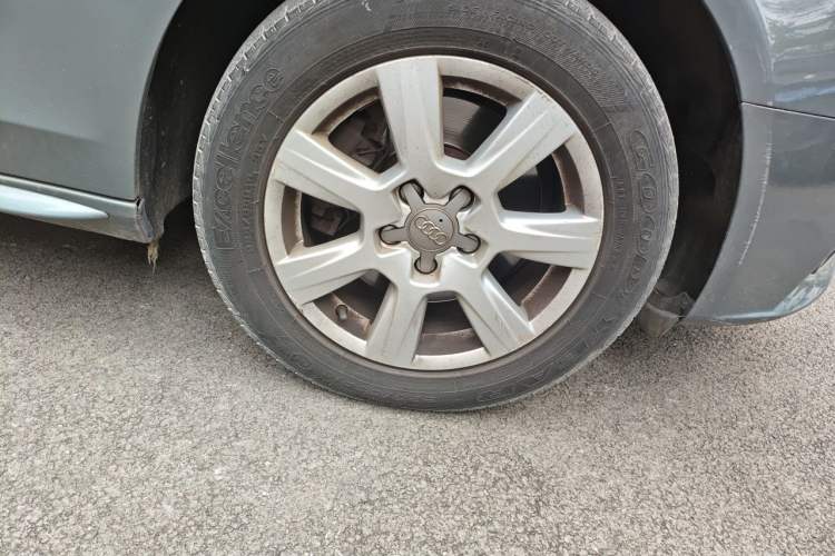 Used Audi A4L 2011 2.0 TFSI Comfort Model Right Front Wheel Hub