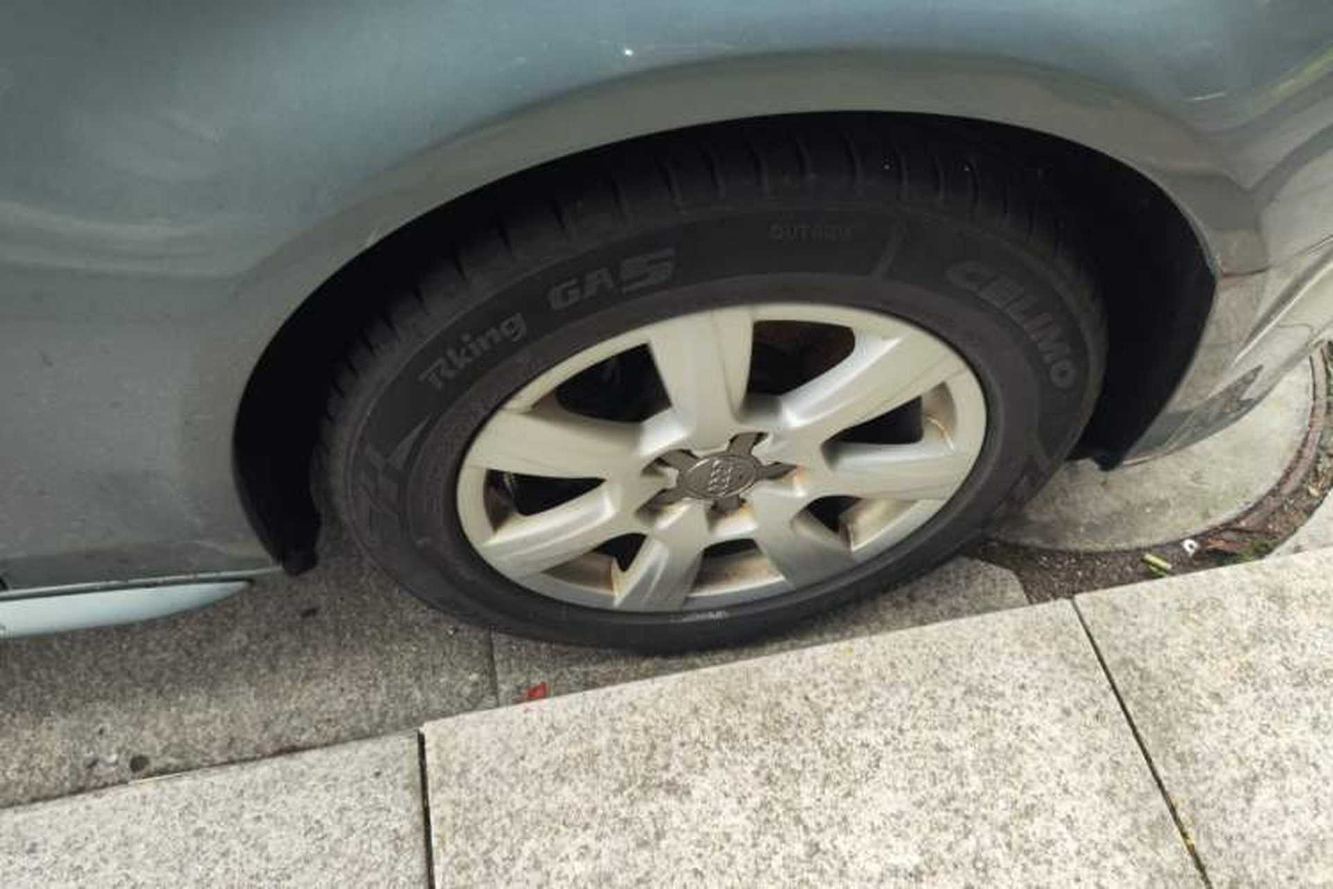 Used Audi A4L 2011 2.0 TFSI Comfort Model Right Front Wheel Hub
