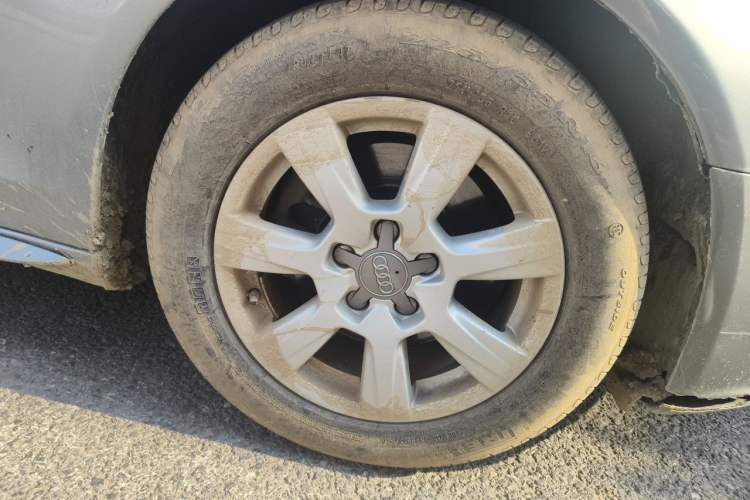 Used Audi A4L 2011 2.0 TFSI Comfort Model Right Front Wheel Hub