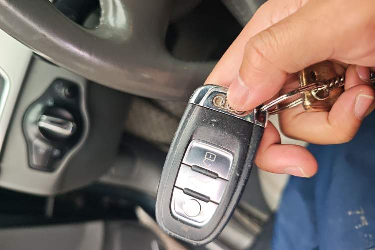 Used Audi A4L 2011 2.0 TFSI Comfort Model Vehicle Key