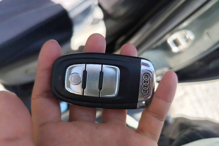 Used Audi A4L 2011 2.0 TFSI Comfort Model Vehicle Key
