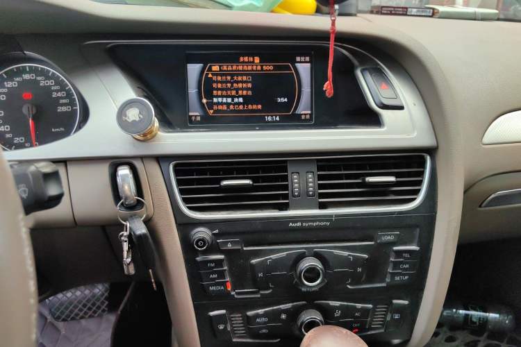 Used Audi A4L 2011 2.0 TFSI Standard Model Audio And AC Panel