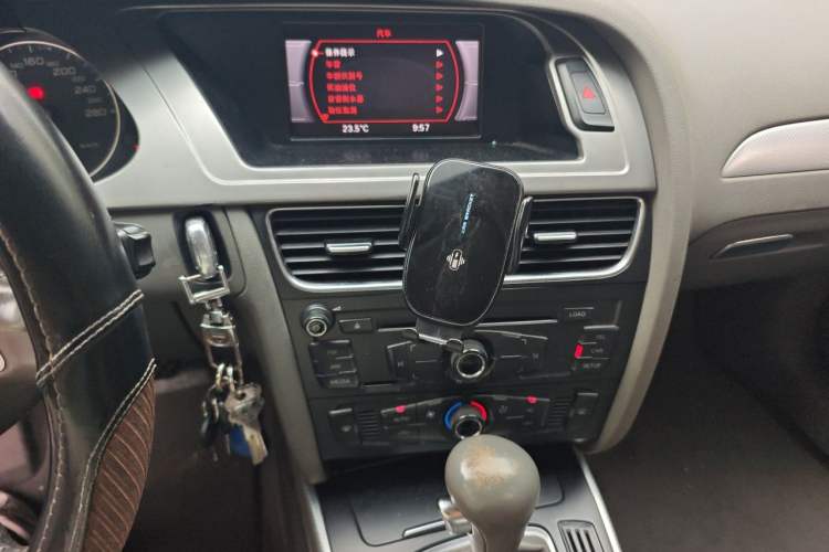 Used Audi A4L 2011 2.0 TFSI Standard Model Audio And AC Panel