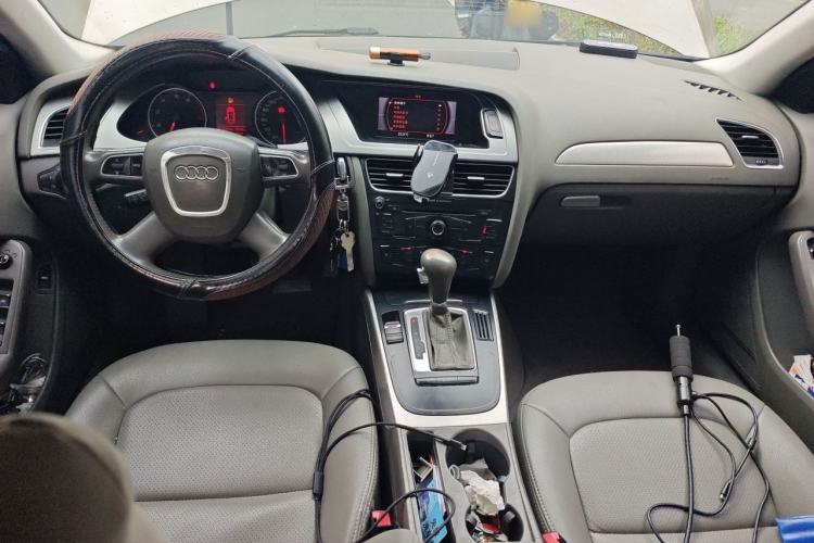Used Audi A4L 2011 2.0 TFSI Standard Model Center Console