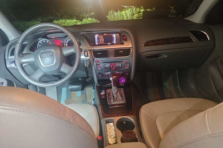 Used Audi A4L 2011 2.0 TFSI Comfort Model Center Console