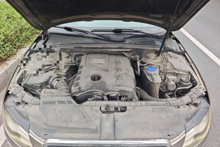Used Audi A4L 2011 2.0 TFSI Standard Model Engine Bay