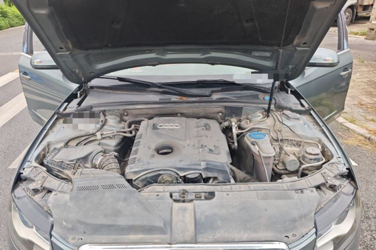 Used Audi A4L 2011 2.0 TFSI Standard Model Engine Bay