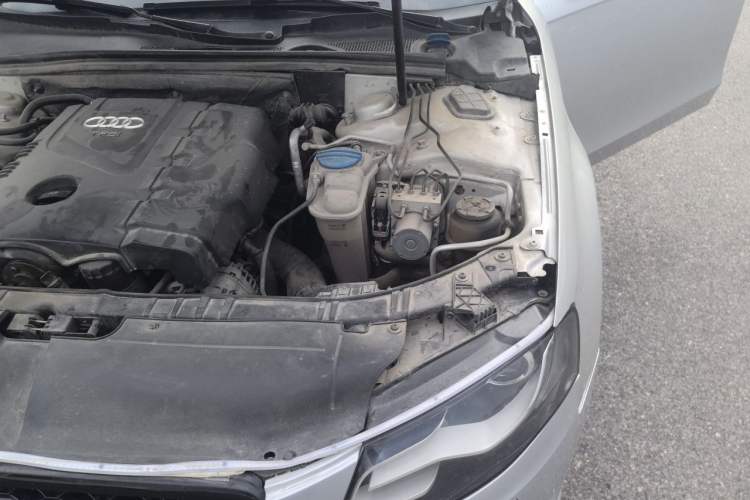 Used Audi A4L 2011 2.0 TFSI Technology Edition Engine Bay Left
