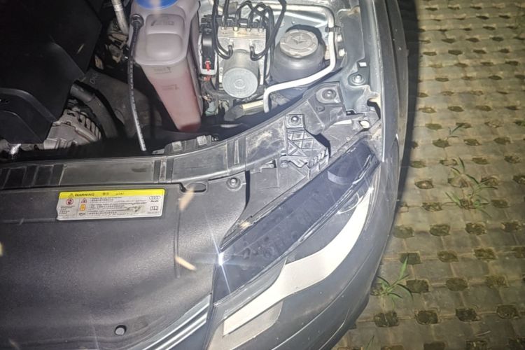 Used Audi A4L 2011 2.0 TFSI Comfort Model Engine Bay Left