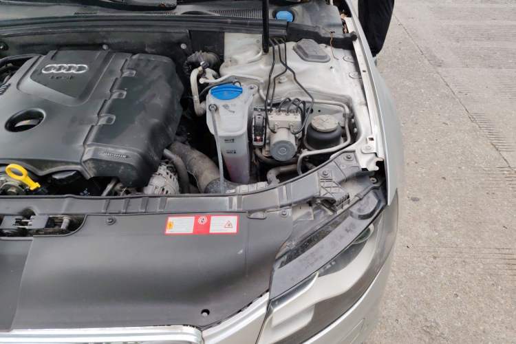 Used Audi A4L 2011 2.0 TFSI Technology Edition Engine Bay Left