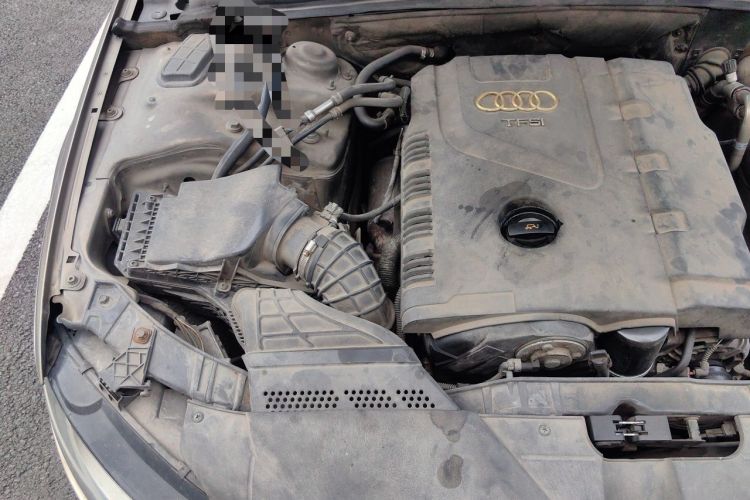 Used Audi A4L 2011 2.0 TFSI Standard Model Engine Bay Right