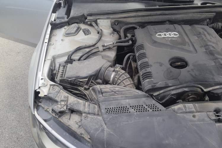 Used Audi A4L 2011 2.0 TFSI Technology Edition Engine Bay Right