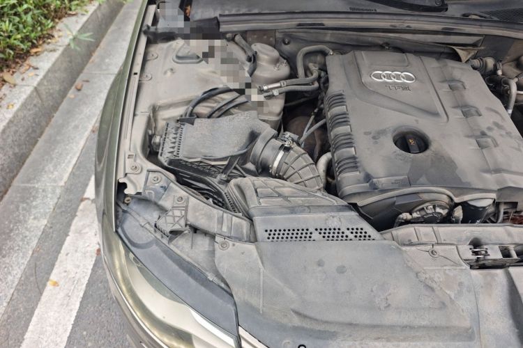 Used Audi A4L 2011 2.0 TFSI Standard Model Engine Bay Right