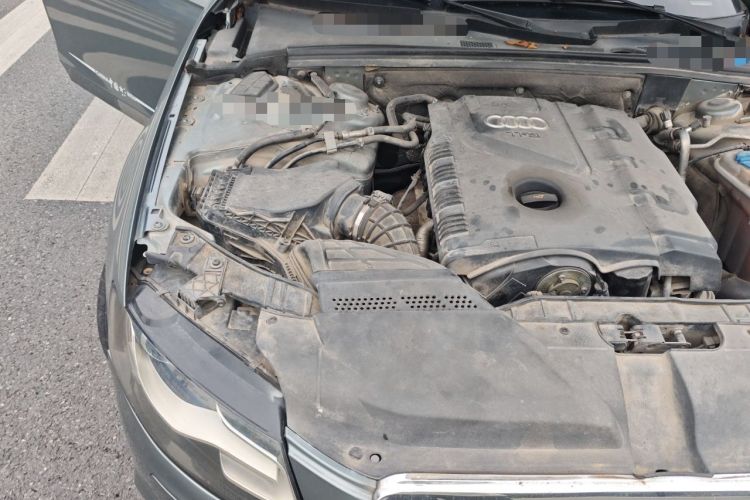 Used Audi A4L 2011 2.0 TFSI Standard Model Engine Bay Right