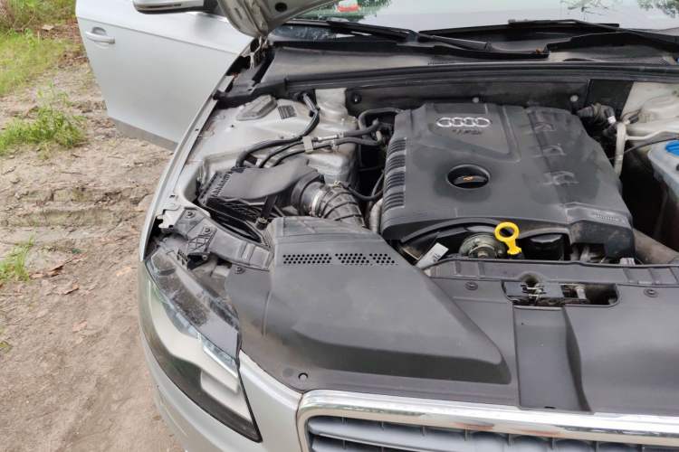 Used Audi A4L 2011 2.0 TFSI Technology Edition Engine Bay Right