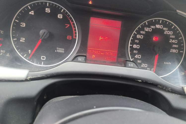 Used Audi A4L 2011 2.0 TFSI Technology Edition Odometer Close Up