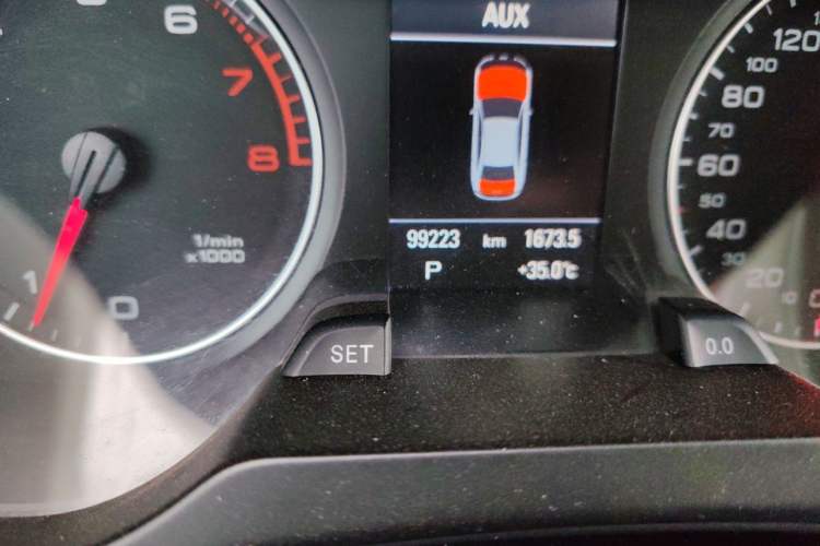 Used Audi A4L 2011 2.0 TFSI Technology Edition Odometer Close Up