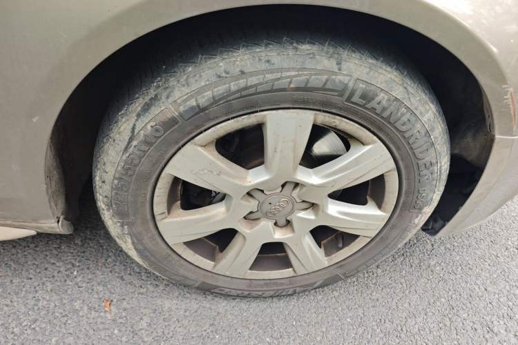 Used Audi A4L 2011 2.0 TFSI Standard Model Right Front Wheel Hub