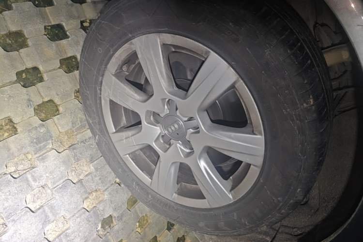 Used Audi A4L 2011 2.0 TFSI Comfort Model Right Front Wheel Hub
