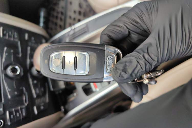 Used Audi A4L 2011 2.0 TFSI Standard Model Vehicle Key