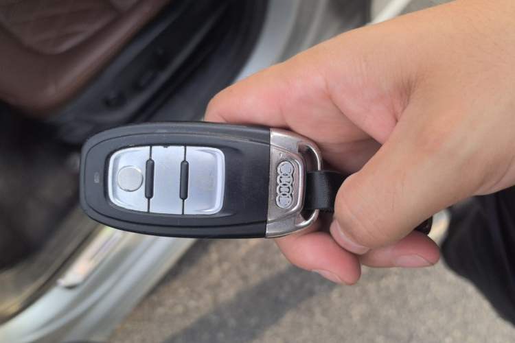Used Audi A4L 2011 2.0 TFSI Technology Edition Vehicle Key