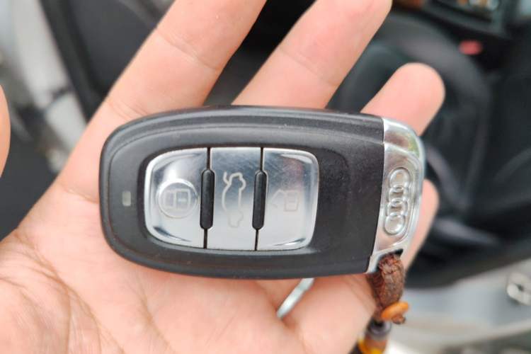 Used Audi A4L 2011 2.0 TFSI Technology Edition Vehicle Key