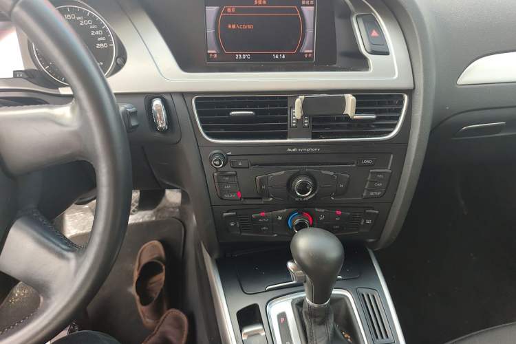 Used Audi A4L 2011 2.0 TFSI Standard Model Audio And AC Panel