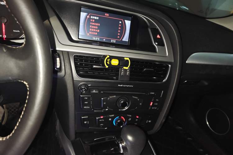 Used Audi A4L 2011 2.0 TFSI Standard Model Audio And AC Panel