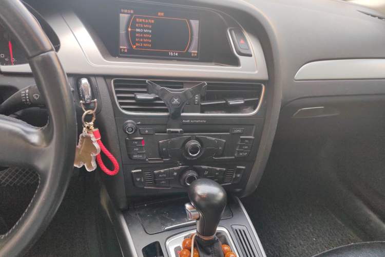 Used Audi A4L 2011 1.8 TFSI Comfort Model Audio And AC Panel