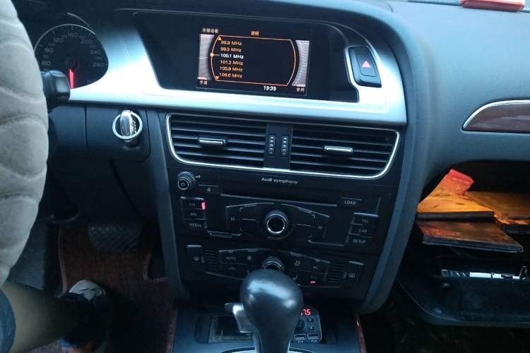 Used Audi A4L 2011 2.0 TFSI Comfort Model Audio And AC Panel
