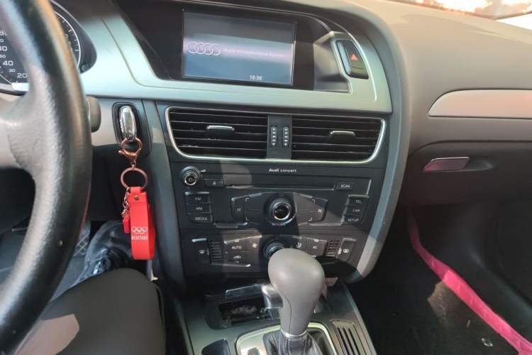 Used Audi A4L 2011 1.8 TFSI Comfort Model Audio And AC Panel