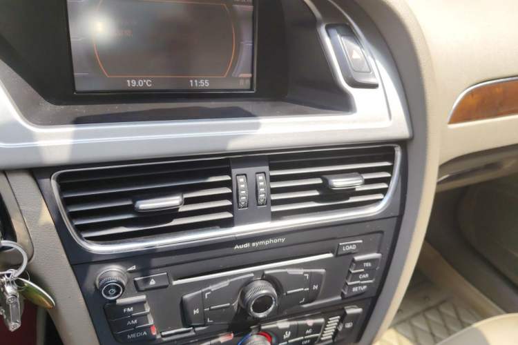 Used Audi A4L 2011 2.0 TFSI Technology Edition Audio And AC Panel