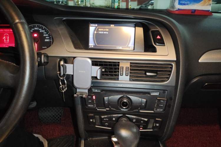 Used Audi A4L 2011 2.0 TFSI Standard Model Audio And AC Panel