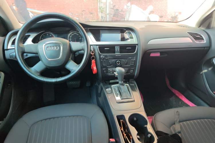 Used Audi A4L 2011 1.8 TFSI Comfort Model Center Console