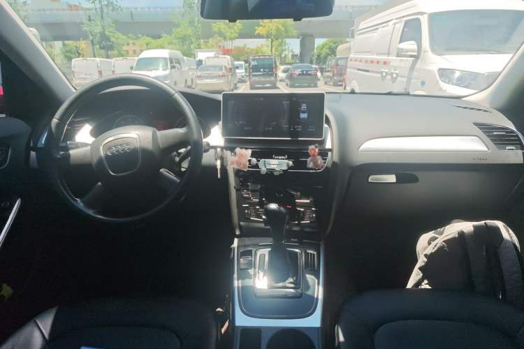 Used Audi A4L 2011 2.0 TFSI Comfort Model Center Console