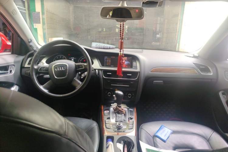 Used Audi A4L 2011 2.0 TFSI Technology Edition Center Console
