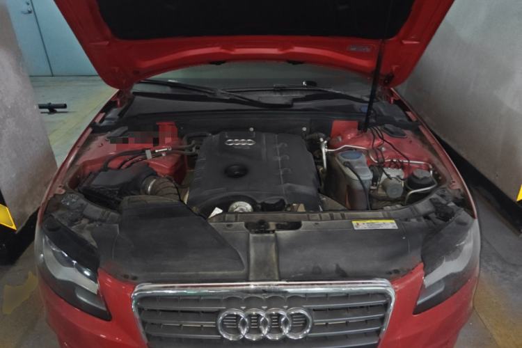 Used Audi A4L 2011 2.0 TFSI Standard Model Engine Bay