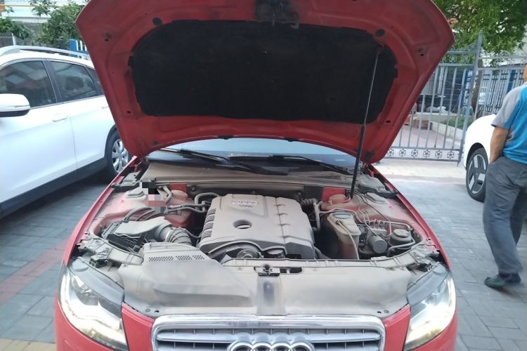 Used Audi A4L 2011 2.0 TFSI Comfort Model Engine Bay