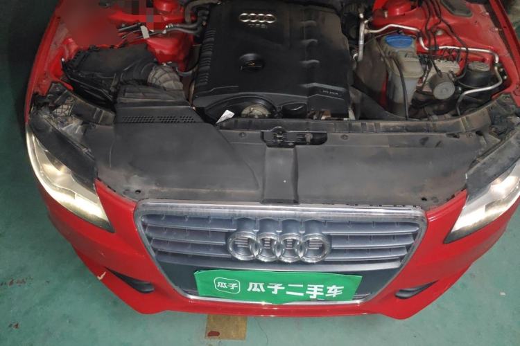 Used Audi A4L 2011 2.0 TFSI Comfort Model Engine Bay