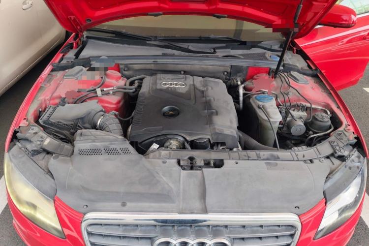 Used Audi A4L 2011 2.0 TFSI Standard Model Engine Bay